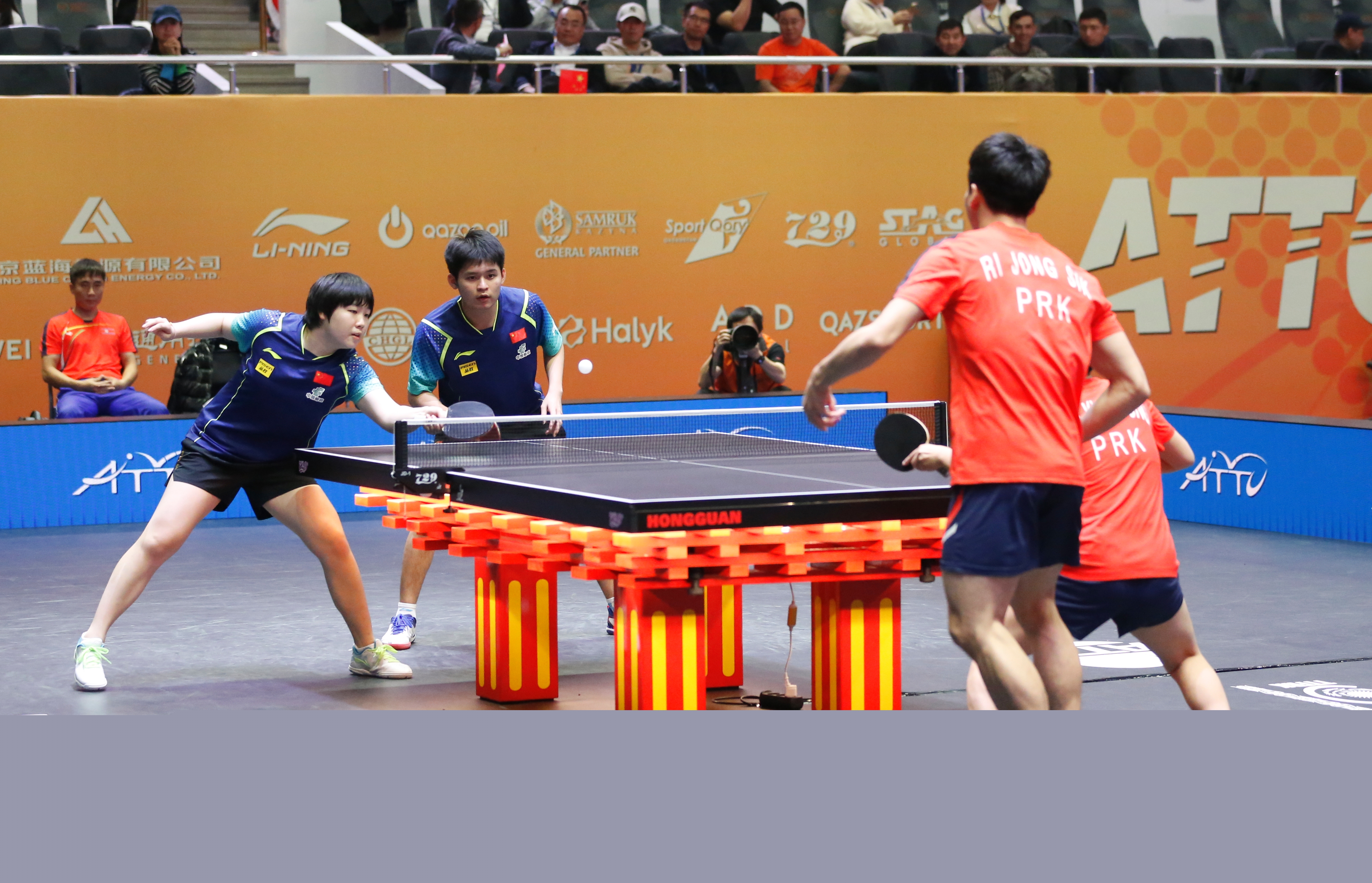 选手们通过 选手们通过