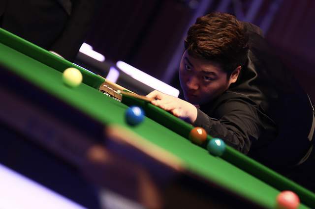 的姿态占据 的姿态占据